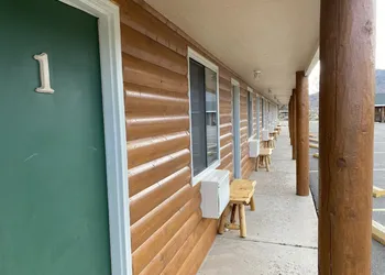 Green Creek Inn and RV Park hotel thumbnail 2
