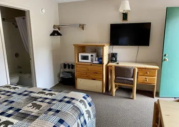 Green Creek Inn and RV Park hotel thumbnail 7