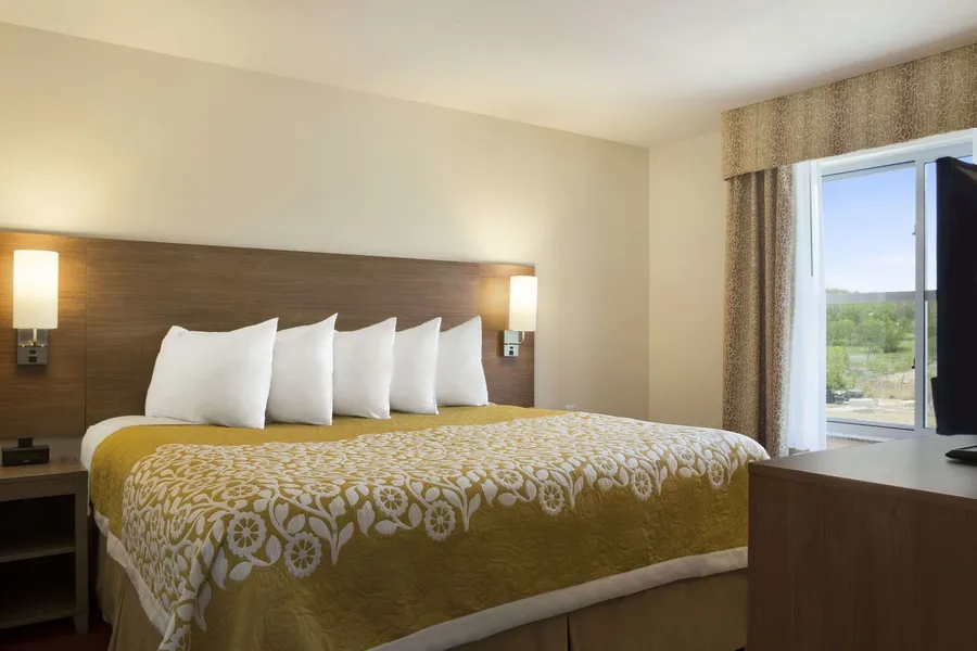Days Inn & Suites by Wyndham Belmont hotel detail image 6