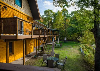Curriers Lakeview Lodge hotel thumbnail 5