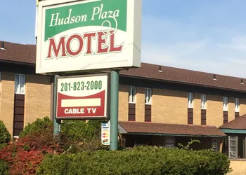 Hudson Plaza Motel Bayonne / Jersey City hotel thumbnail 3