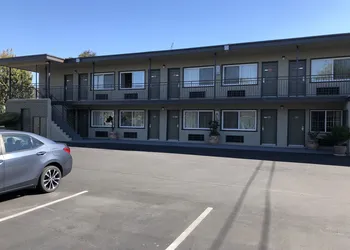 Bay Bridge Inn hotel thumbnail 5