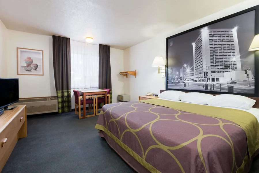 Super 8 by Wyndham Bernalillo hotel detail image 6