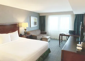 New York Jfk Airport hotel thumbnail 2