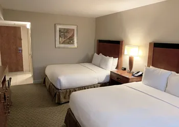 New York Jfk Airport hotel thumbnail 3