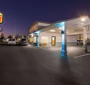 Super 8 by Wyndham Crescent City hotel detail image 7