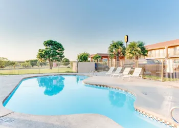 Super 8 By Wyndham Big Spring Tx Motel hotel thumbnail 6