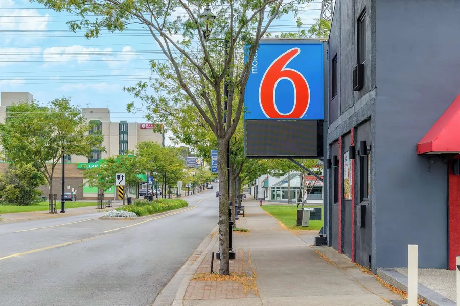 Motel 6 Niagara Falls, ON – Near the Falls hotel detail image 2