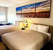 Quality Inn & Suites Victoria South hotel detail image 4