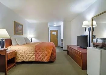 Rodeway Inn Larned hotel thumbnail 2