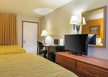 Rodeway Inn Larned hotel thumbnail 3