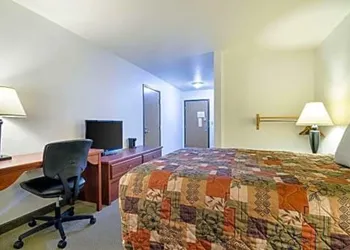 Rodeway Inn Larned hotel thumbnail 5