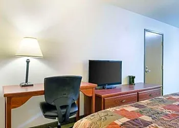 Rodeway Inn Larned hotel thumbnail 7