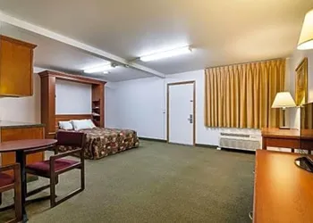 Rodeway Inn Larned hotel thumbnail 8