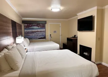 Beachwalker Inn and Suites hotel thumbnail 3