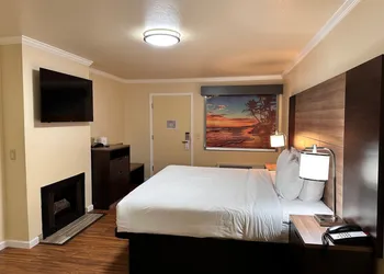 Beachwalker Inn and Suites hotel thumbnail 4