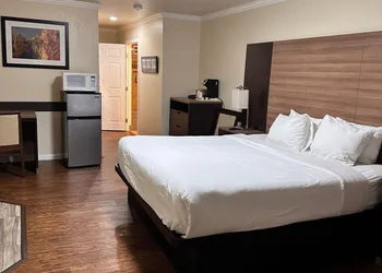 Beachwalker Inn and Suites hotel thumbnail 8