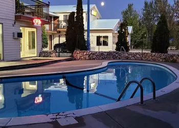 Cache Creek Inn hotel thumbnail 8