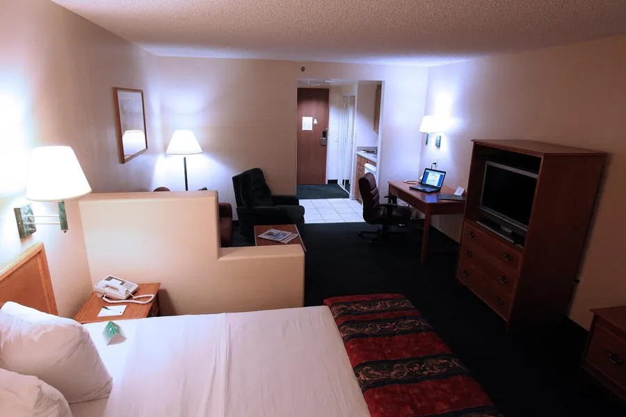Gateway Studio Suites hotel detail image 6