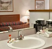 Super 8 by Wyndham Gresham/Portland Area OR hotel detail image 3