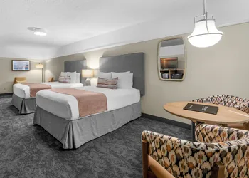 Looking Glass Inn hotel thumbnail 5