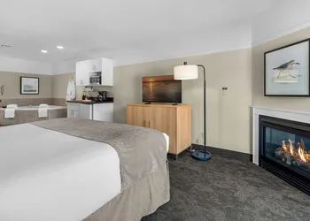 Looking Glass Inn hotel thumbnail 7