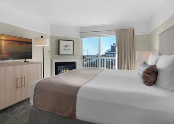 Looking Glass Inn hotel thumbnail 8