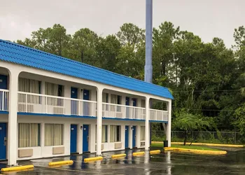 Motel 6 Daytona Beach, FL - Speedway hotel thumbnail 2
