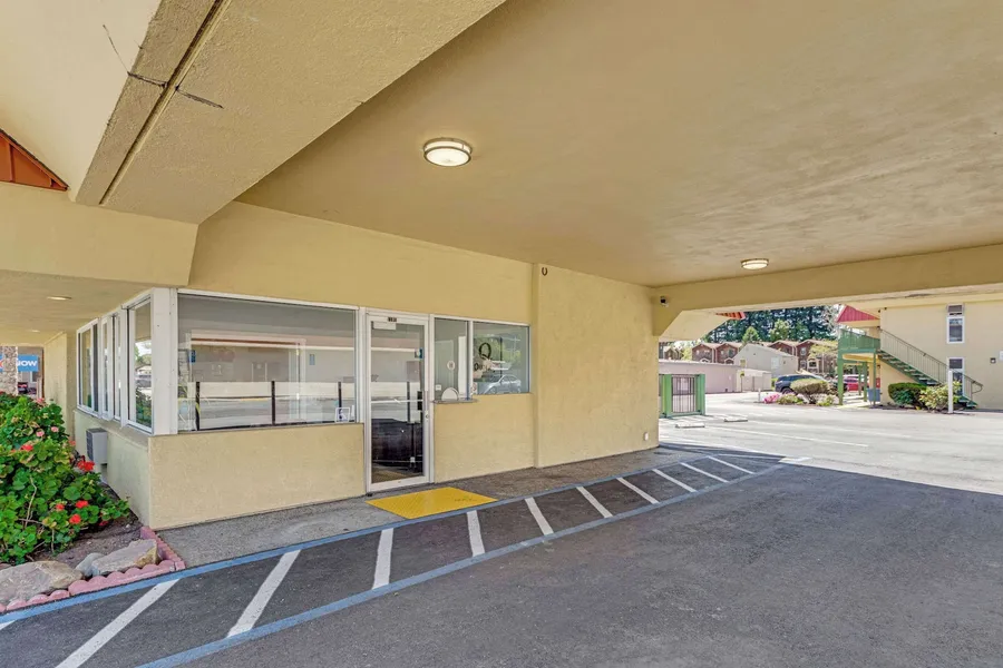 Quality Inn Santa Cruz Downtown Area hotel detail image 2