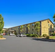 Super 8 by Wyndham Roseburg hotel detail image 4