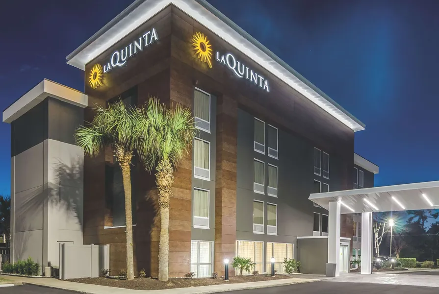 La Quinta Inn & Suites by Wyndham Myrtle Beach - N Kings Hwy hotel detail image 2