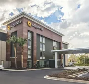 La Quinta Inn & Suites by Wyndham Myrtle Beach - N Kings Hwy hotel detail image 3