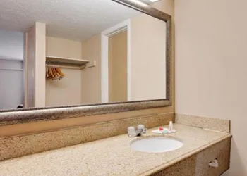 Travelodge by Wyndham Ozona hotel thumbnail 2