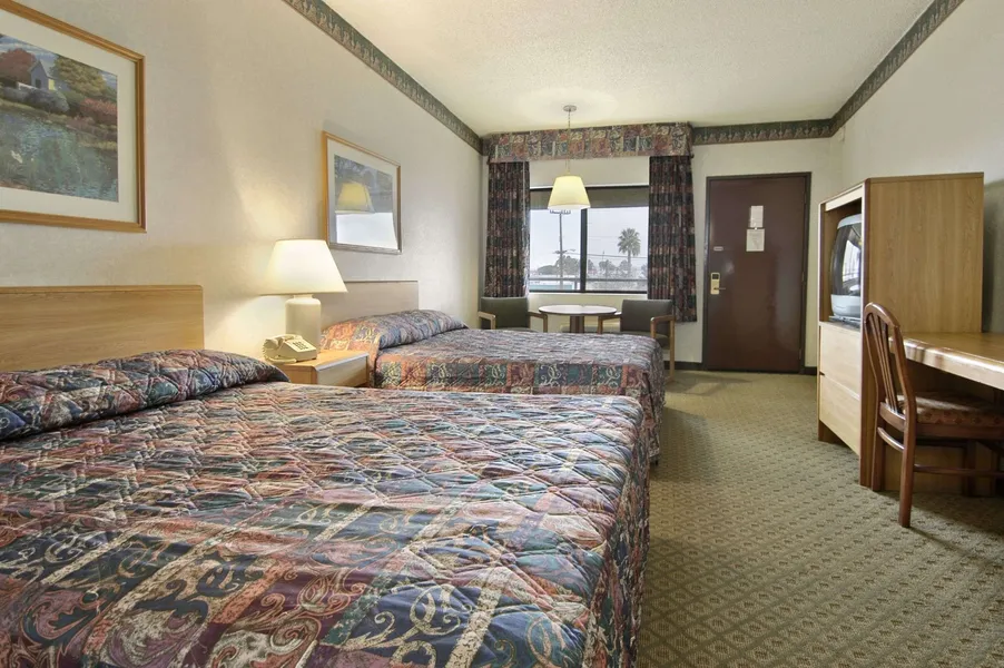 Travelodge by Wyndham Commerce Los Angeles Area hotel detail image 6