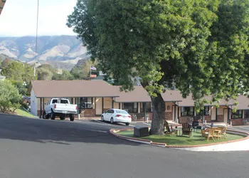 Peach Tree Inn hotel thumbnail 3