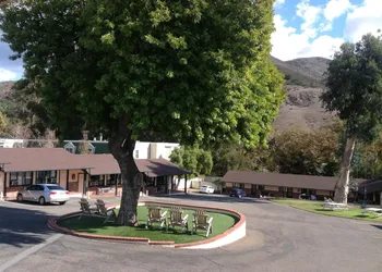 Peach Tree Inn hotel thumbnail 4