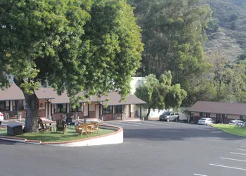 Peach Tree Inn hotel thumbnail 7
