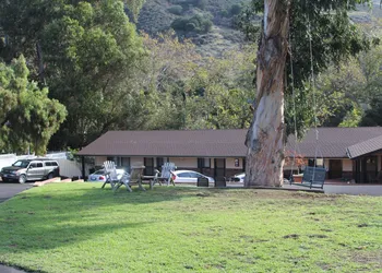 Peach Tree Inn hotel thumbnail 8