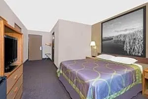 Super 8 by Wyndham Lisbon hotel thumbnail 2