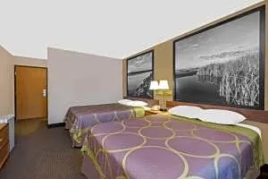 Super 8 by Wyndham Lisbon hotel thumbnail 3