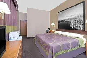 Super 8 by Wyndham Lisbon hotel thumbnail 7