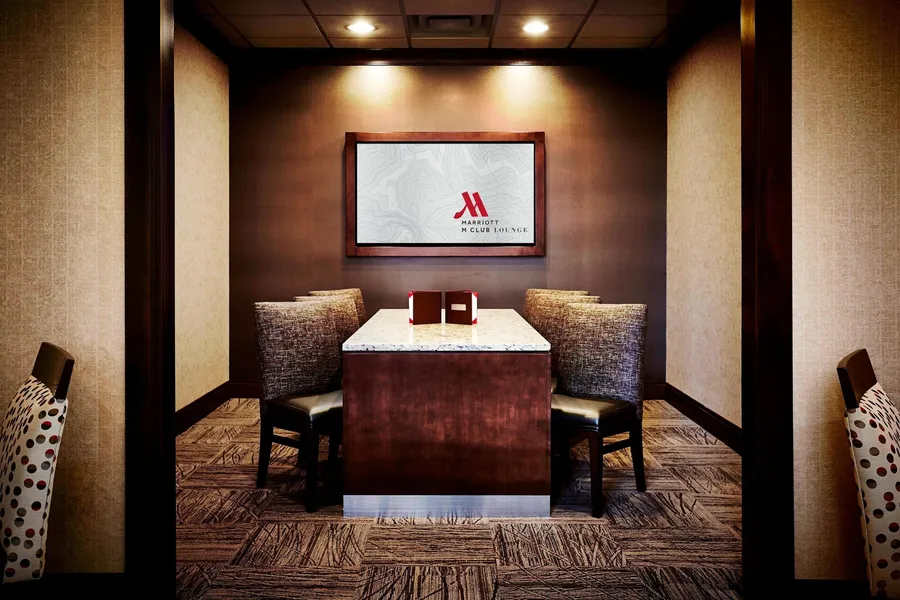 Columbus Airport Marriott hotel detail image 6