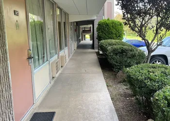 Travelers Inn hotel thumbnail 4