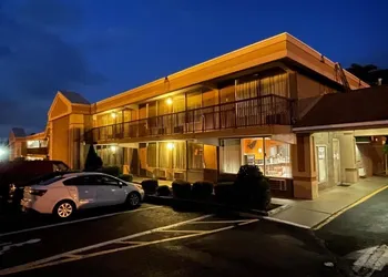 Travelers Inn hotel thumbnail 4
