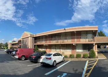 Travelers Inn hotel thumbnail 5