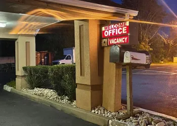 Travelers Inn hotel thumbnail 8