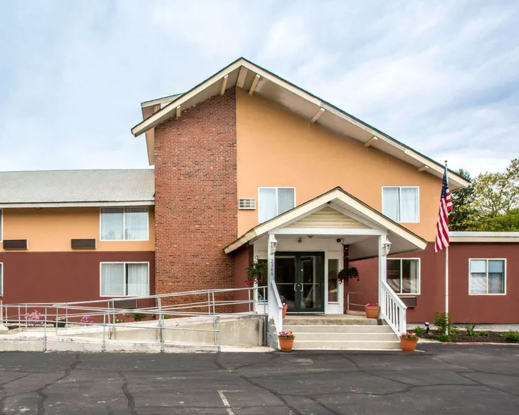 Econo Lodge Lake Region hotel detail image 2