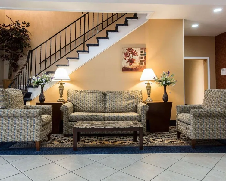 Econo Lodge Lake Region hotel detail image 6