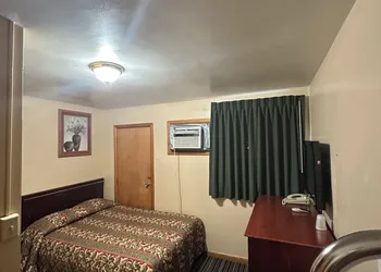 Budget Inn hotel thumbnail 7