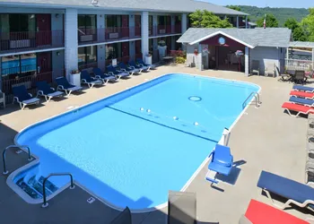 Ramada By Wyndham Branson hotel thumbnail 4